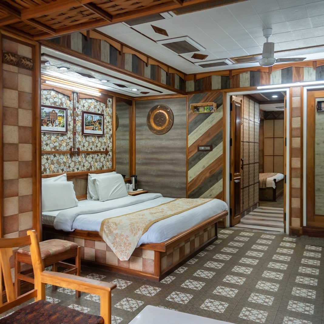 Hotels at Nainital-Lake Facing View-Deluxe Room