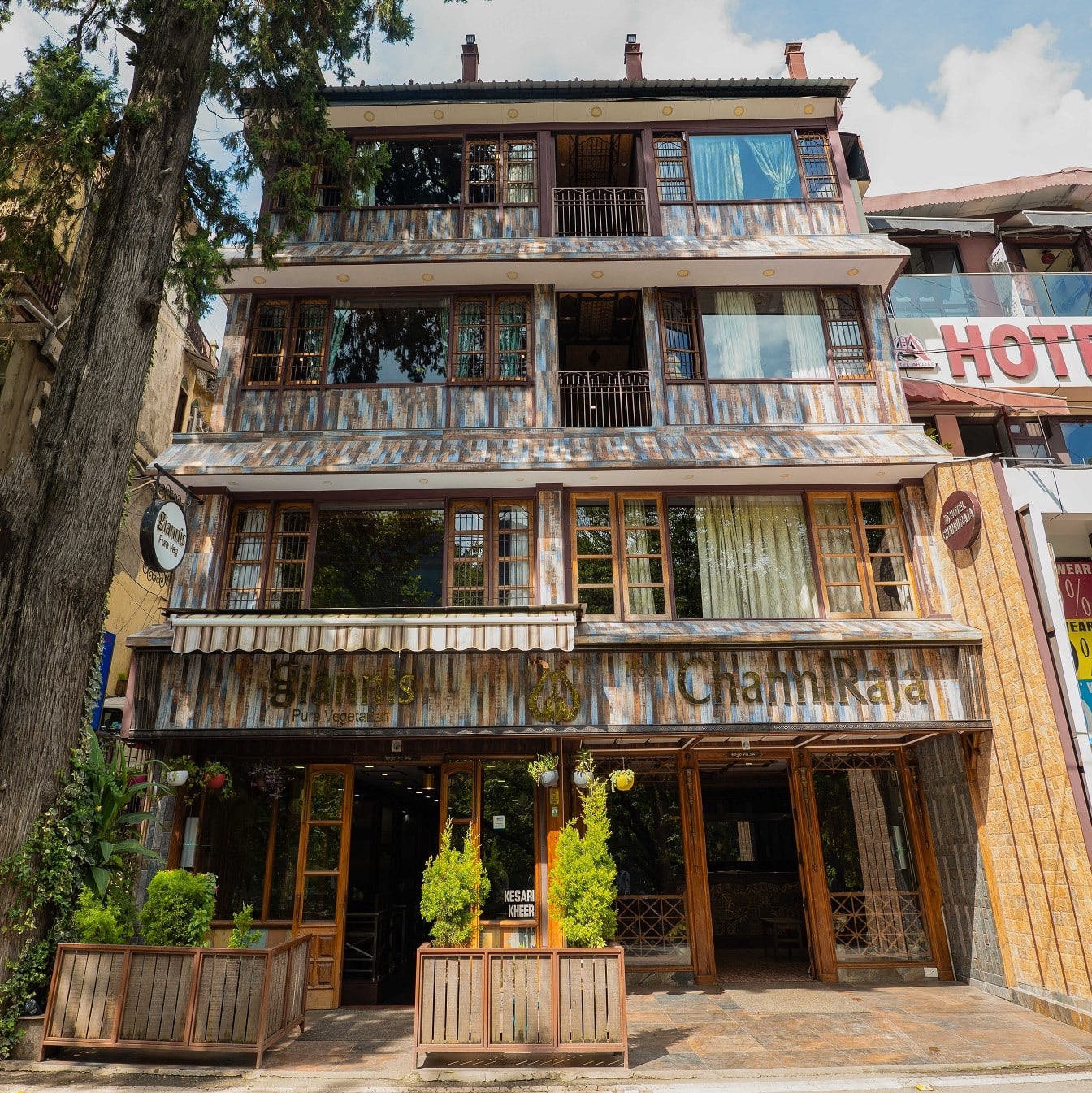 Hotels at Nainital-Entrance View